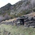 Aixopluc en mur de feixa de Terres de Giner